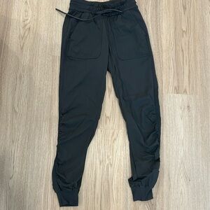 Lululemon dance studio jogger - size 4